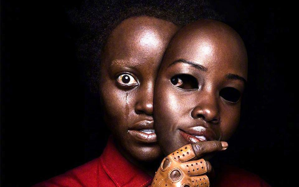 一家人开心去游玩，却发现和自己一模一样的杀手，真相更是吓到让人说不出话来影评《我们》