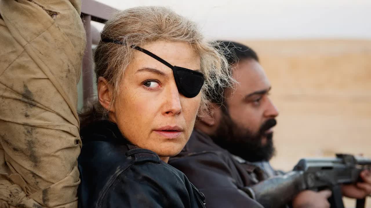 独眼女记者的传奇一生，中东疯狗卡扎菲都要给她面子，真实事件改编！《私人战争》