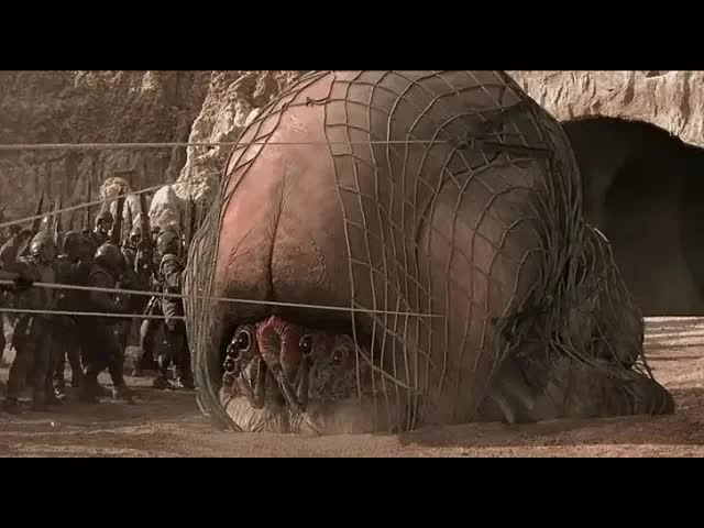 22年前的特效至今能打！外星肉蟲竟靠吃人脑進化，人蟲大站一觸即發