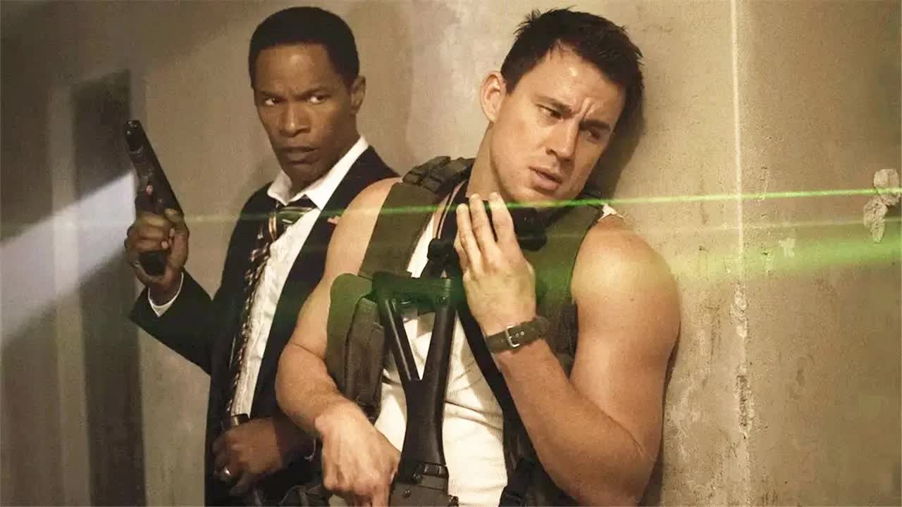 硬核总统被绑架后，自己突出重围，火箭筒用的比特工还溜！