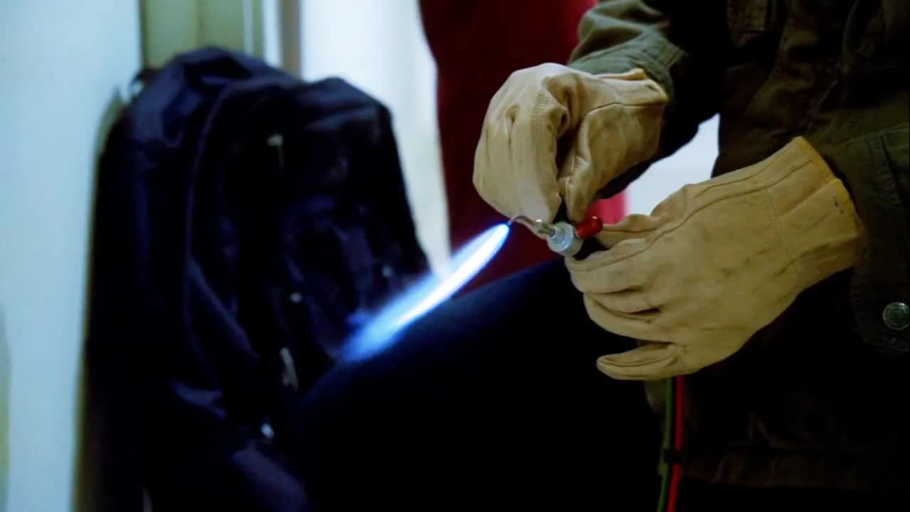 妻子被陷害，越狱专家冲进监狱，用氩弧焊轻松越狱！