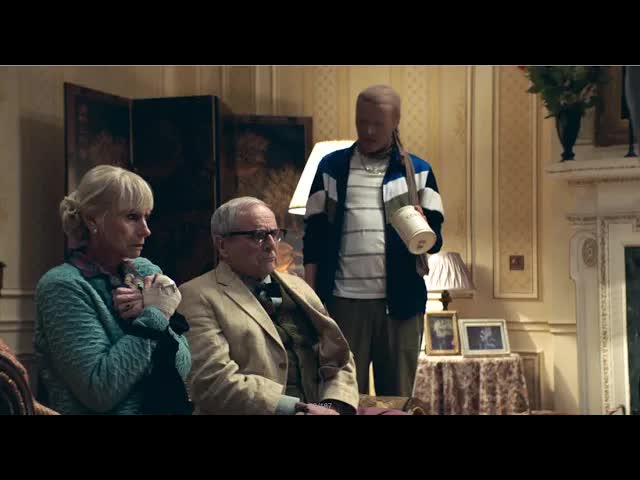 倒霉小偷抢劫70岁老人，老人却是杀人狂魔，当场团灭！高分犯罪片